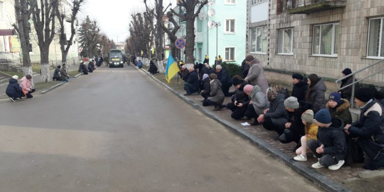 Із воїном Миколою Бойчуком прощаються у Борщівській громаді