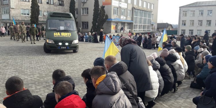 Із воїном Миколою Бойчуком прощаються у Борщівській громаді