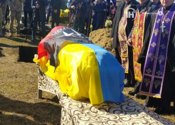 Із захисником України Олегом Дробоцьким попрощалися у Лановецькій громаді
