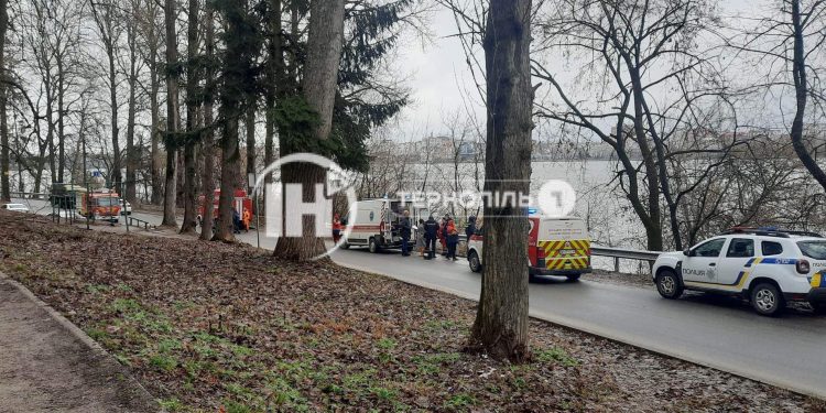 Про утоплення у Тернопільському ставі повідомили медикам і рятувальникам