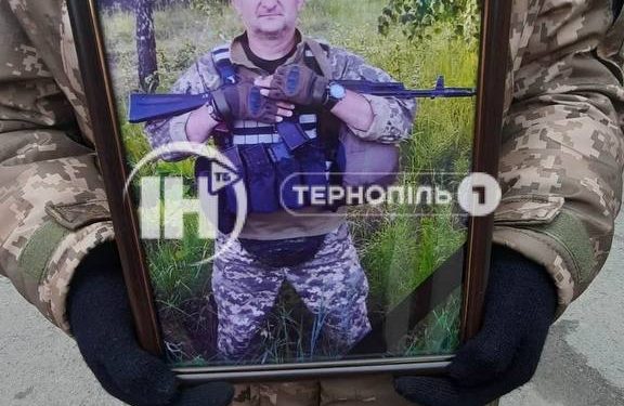 Із військовим Тарасом Мудриком прощаються у Тернополі