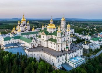 Почаївській лаврі заборонили видобувати пісок із родовища