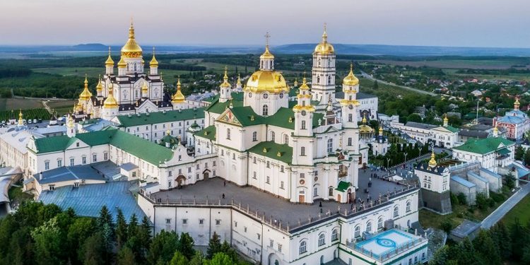 Почаївській лаврі заборонили видобувати пісок із родовища