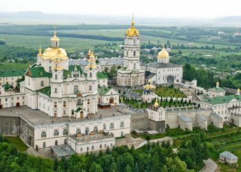 Передавати майно державі починають Почаївській лаврі