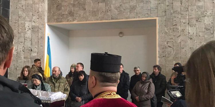 Із військовим Віталієм Рибальським прощаються у Тернополі