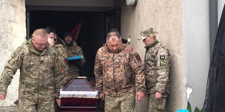 Із військовим Віталієм Рибальським прощаються у Тернополі