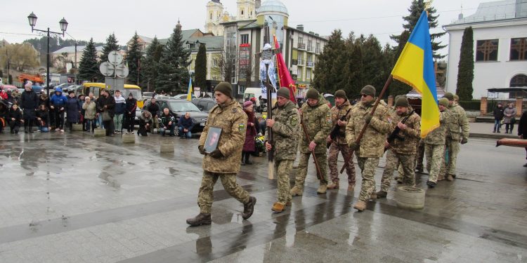 Із військовим Володимиром Чорним попрощалися на Кременеччині