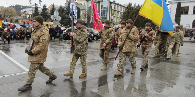 Із військовим Володимиром Чорним попрощалися на Кременеччині
