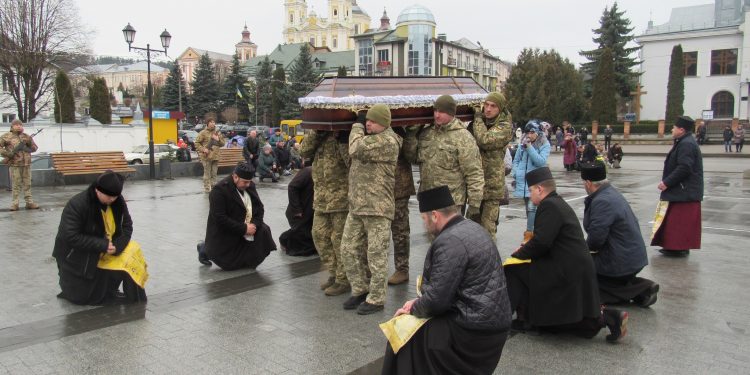 Із військовим Володимиром Чорним попрощалися на Кременеччині