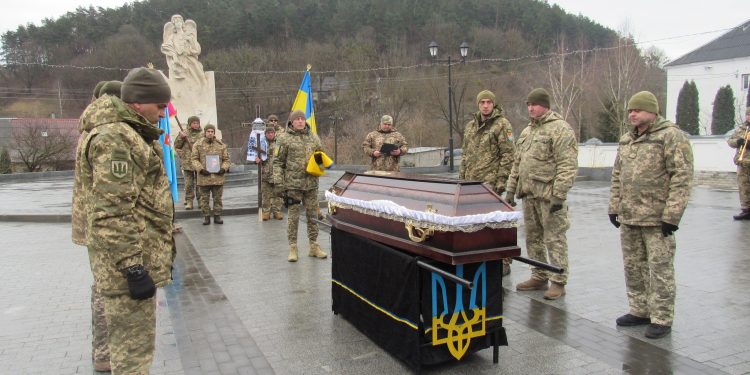 Із військовим Володимиром Чорним попрощалися на Кременеччині