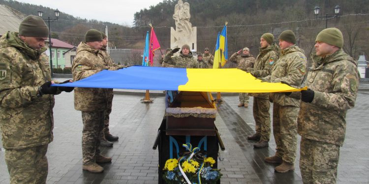 Із військовим Володимиром Чорним попрощалися на Кременеччині