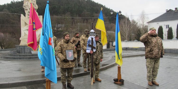 Із військовим Володимиром Чорним попрощалися на Кременеччині
