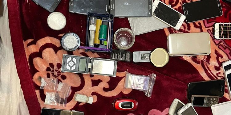 Під час затримання наркоторговець накинувся з ножем на правоохоронців у Тернополі