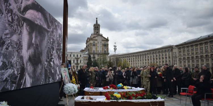 Із полеглими захисниками Олегом Барною та Валерієм Дороховим попрощалися у столиці