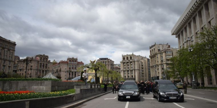 Із полеглими захисниками Олегом Барною та Валерієм Дороховим попрощалися у столиці