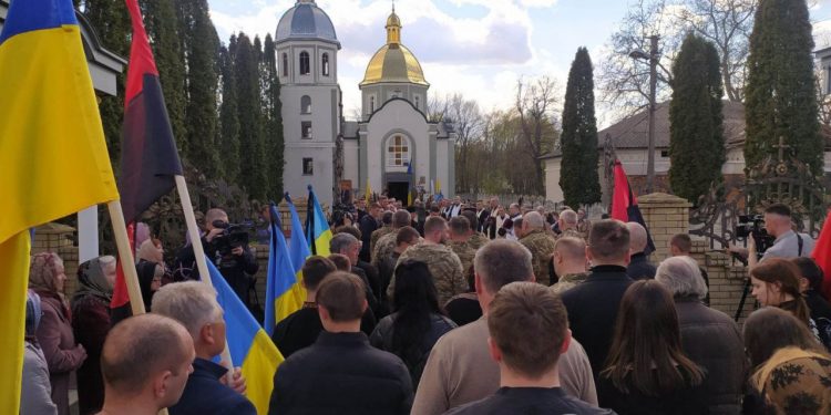 Із колишнім народним депутатом і військовим прощаються на Чортківщині