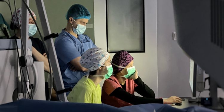 Юному тернополянину вперше в Україні провели операцію на мозку з пробудженням