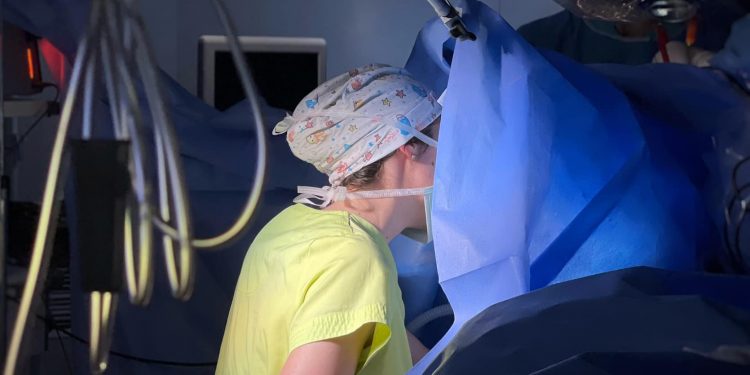 Юному тернополянину вперше в Україні провели операцію на мозку з пробудженням