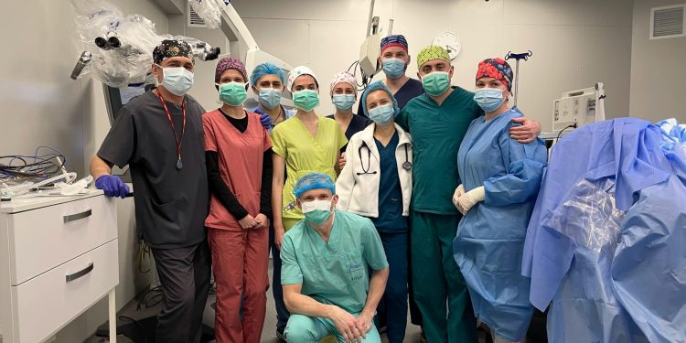 Юному тернополянину вперше в Україні провели операцію на мозку з пробудженням