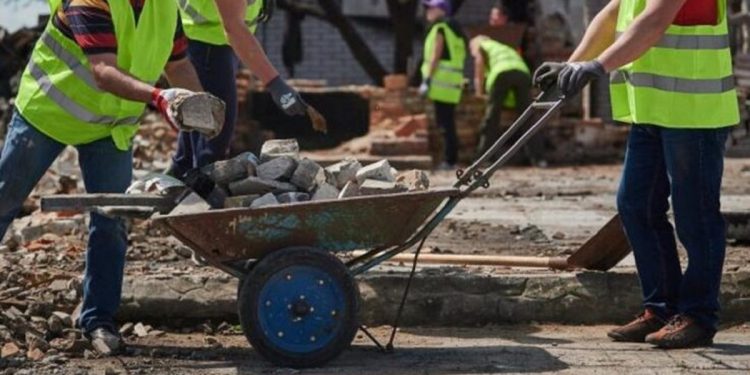 Безробітним тернополянам пропонують плату за відбудову країни в “Армії відновлення”