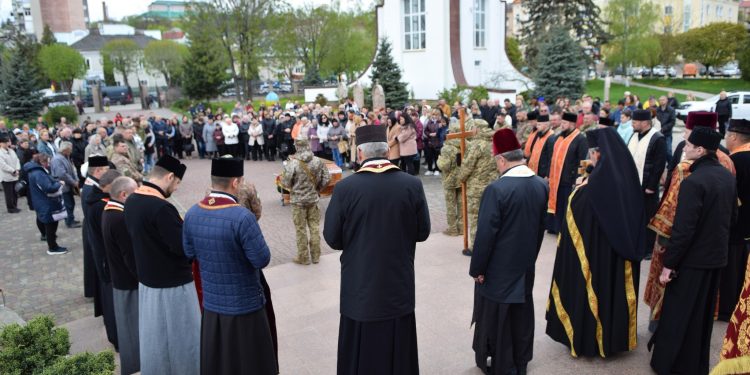 Тіло воїна Андрія Скобліна зустріли в Чорткові