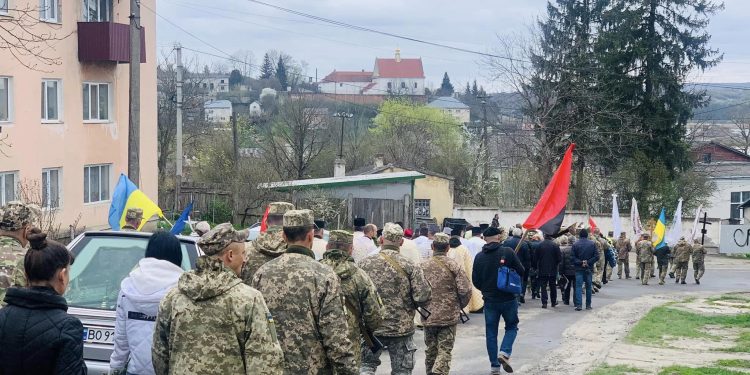 Із військовими Миколою Ткачуком і Андрієм Танчаком попрощалися на Тернопільщині