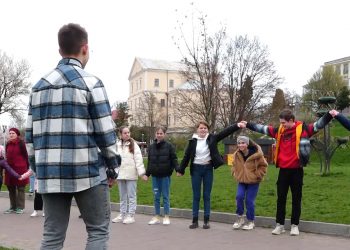Великодні гаївки водили на набережній ставу діти з Тернополя