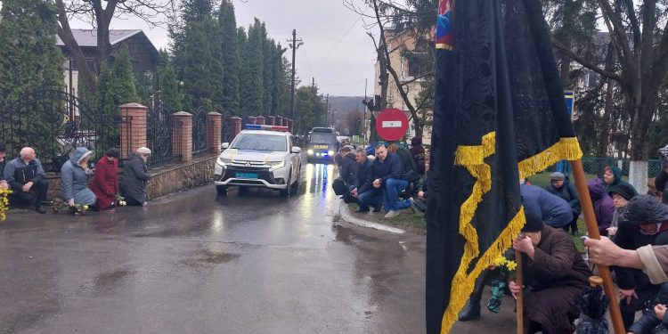 Із військовим Григорієм Савчуком попрощалися на Борщівщині