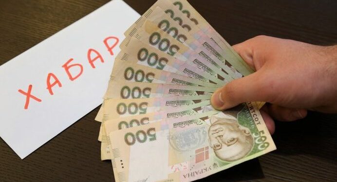 Двоє водіїв-порушників пропонували гроші правоохоронцям на Тернопільщині