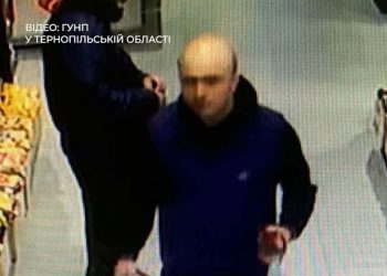 Розшукують зловмисника, який вкрав товар із тернопільського супермаркету