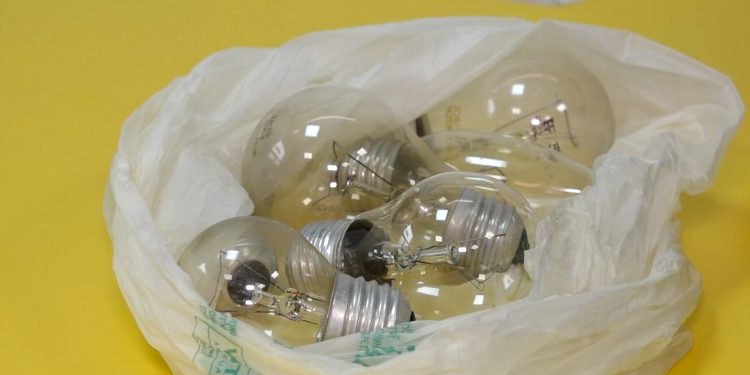 З травня обміняти лампи можна буде лише у відділеннях “Укрпошти” лише в обласних центрах