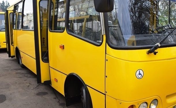 Більше громадського транспорту курсуватиме до кладовищ напередодні Великодня у Тернополі