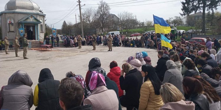 Із військовими Миколою Ткачуком і Андрієм Танчаком попрощалися на Тернопільщині