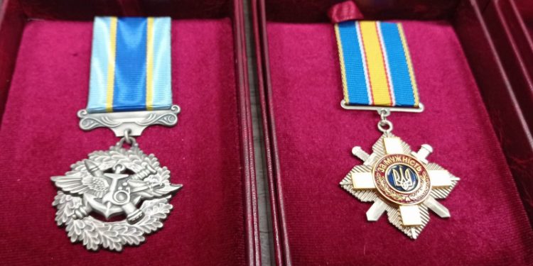 Посмертні відзнаки полеглих воїнів вручили рідним у Тернополі