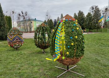 Велетенськими писанками прикрасили Зборів