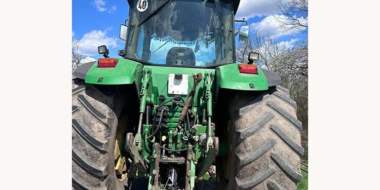 Легковий автомобіль зіткнувся з трактором на Тернопільщині