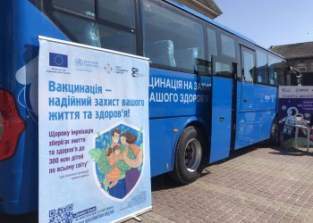Безкоштовно вакцинують від небезпечних хвороб тернополян на Театральному майдані