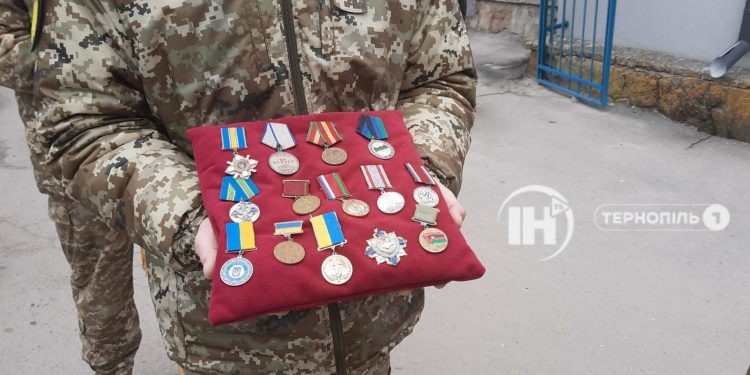 Останню шану герою Валерію Казмірчуку віддають у Тернополі