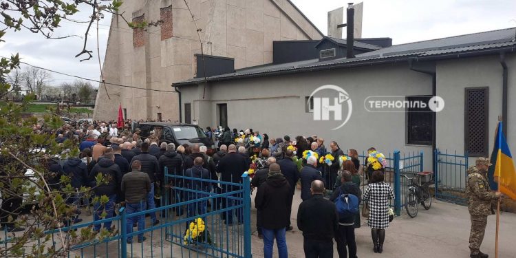 Останню шану герою Валерію Казмірчуку віддають у Тернополі