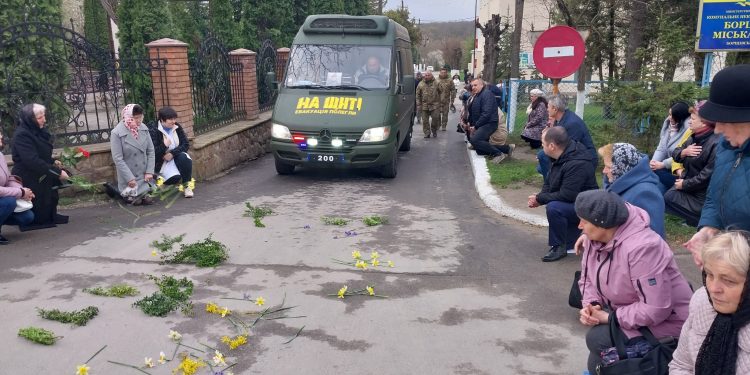 Із військовим Євгеном Підгородецьким прощаються на Борщівщині