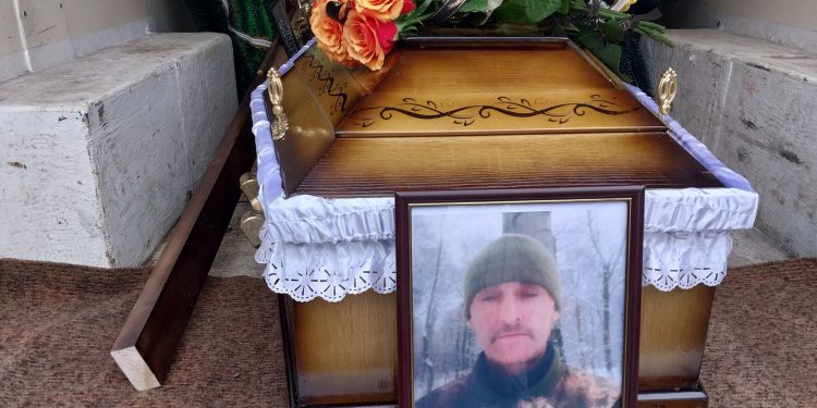 Із військовим Євгеном Підгородецьким прощаються на Борщівщині