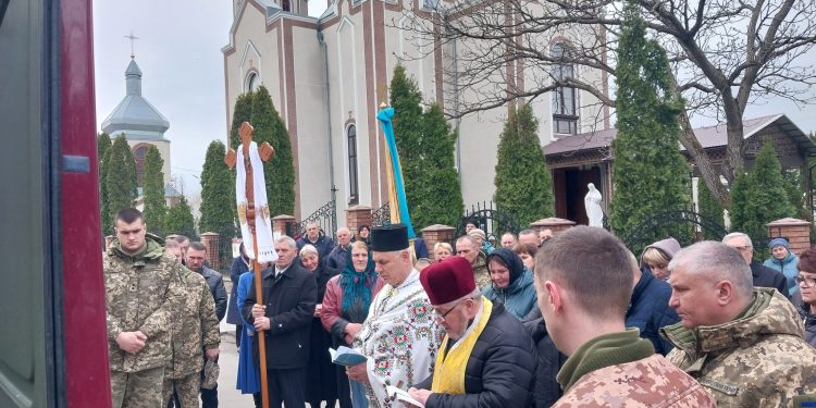 Із військовим Євгеном Підгородецьким прощаються на Борщівщині