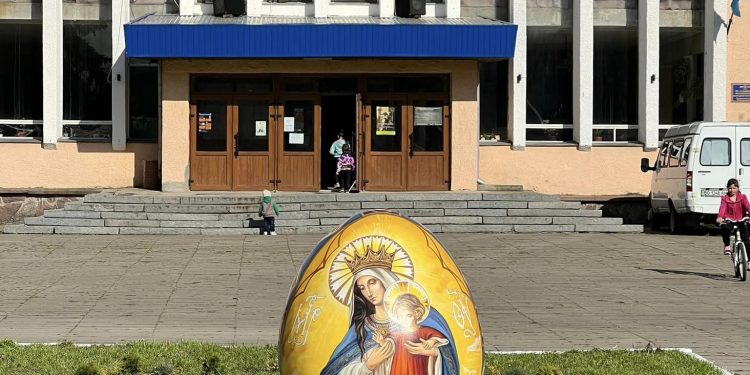 Оригінальні фотозони встановили до Великодня у Заліщиках