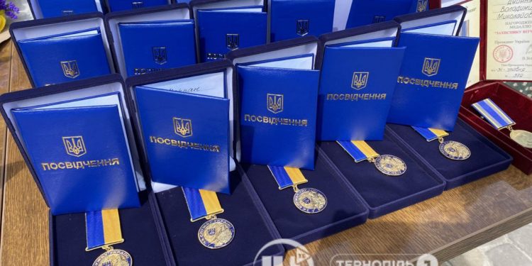 Загиблих військових вшанували в Тернополі в День героїв