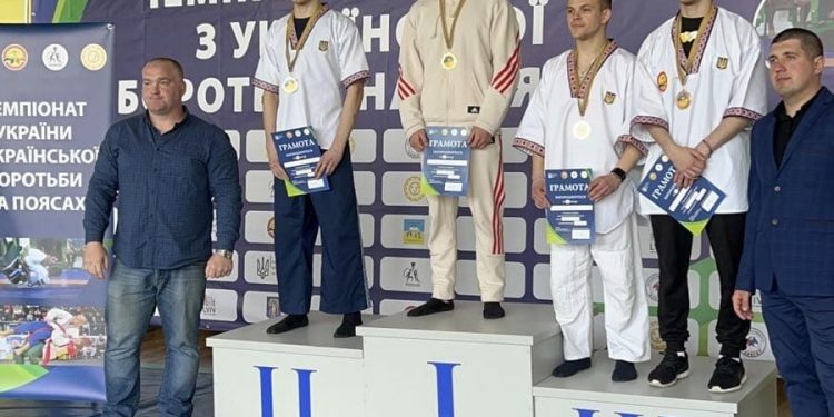 Збаразький спортсмен Олександр Бебко став чемпіоном України з української боротьби на поясах