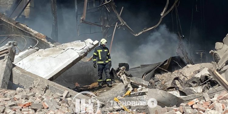 Стали відомі наслідки влучання ворожої ракети в Тернополі