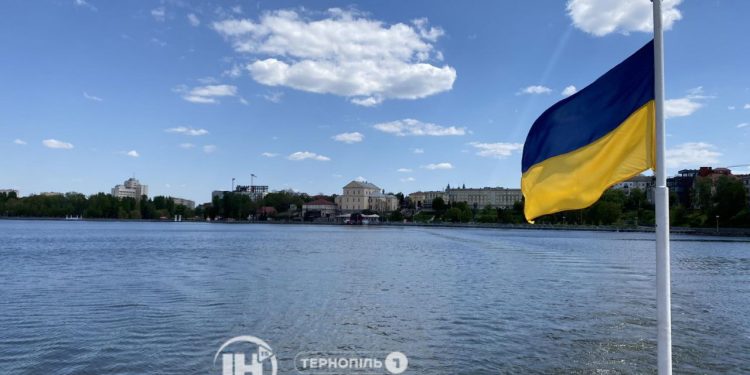 Прогулянку на теплоході організували для тернополянок до Дня матері