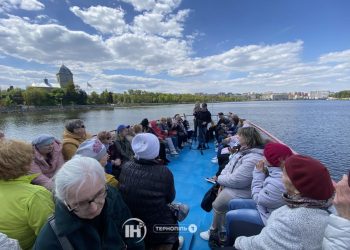 Прогулянку на теплоході організували для тернополянок до Дня матері