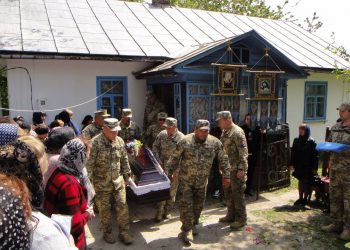 31-річного воїна Андрія Панасюка поховали на Шмущині