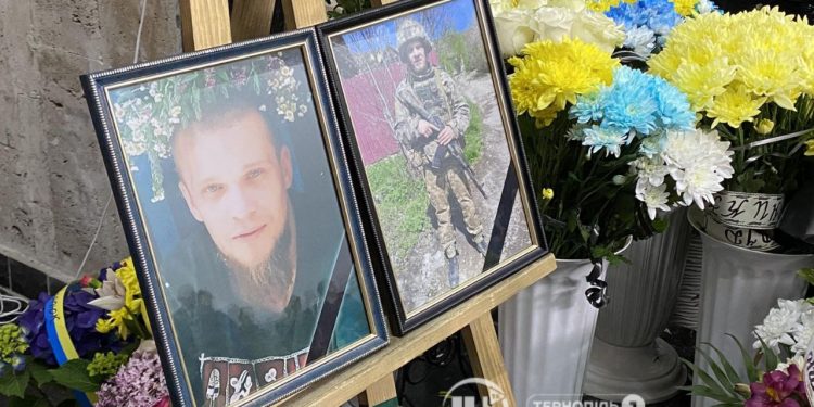 Із військовим Андрієм Саломоном прощаються у Тернополі